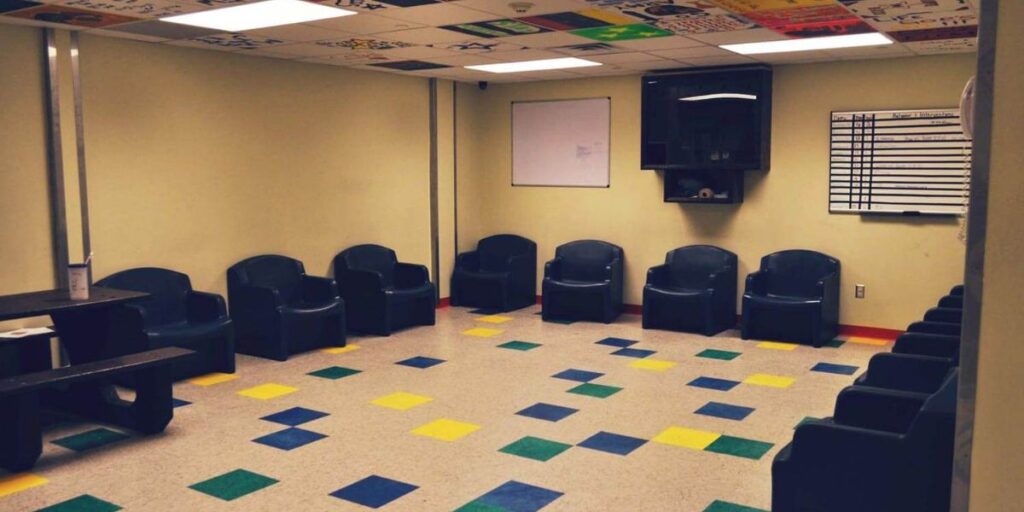 A room featuring coordinated chairs and a table, reflecting a professional and welcoming healthcare environment.